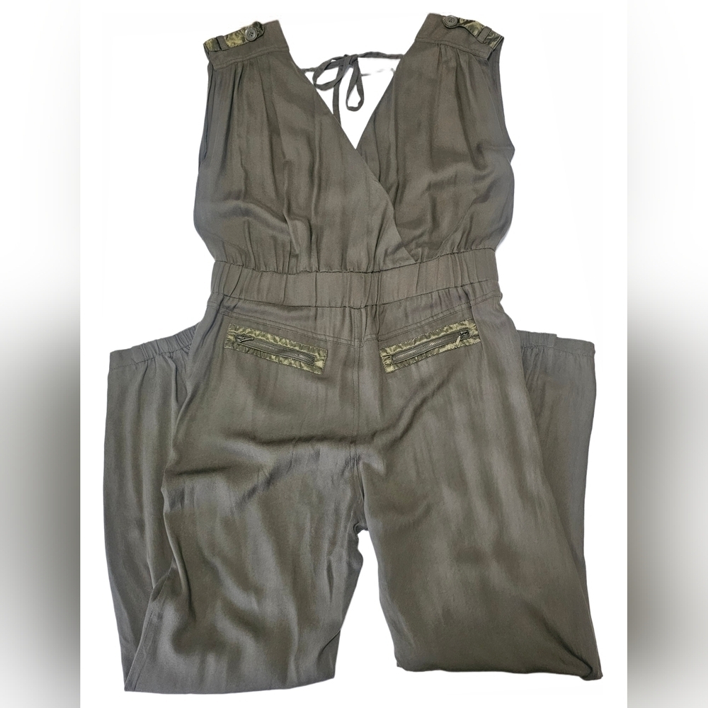 2b bebe Women's Chic Rayon Sleeveless Surplice Neckline Olive Green Jumpsuit M
